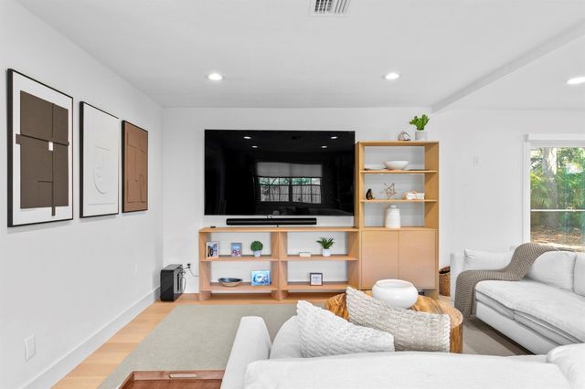 4911 W BAY WAY PLACE, Tampa, FL 33629