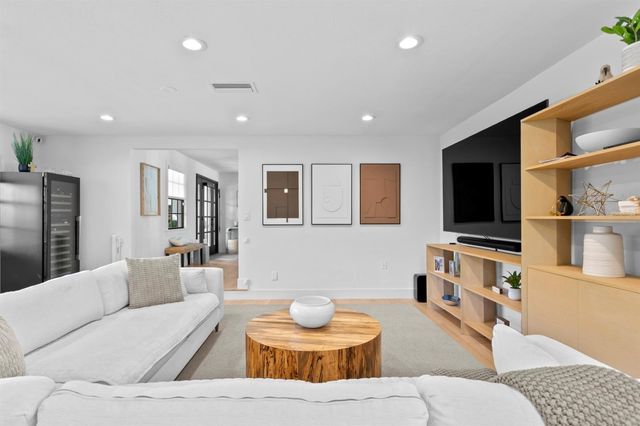 4911 W BAY WAY PLACE, Tampa, FL 33629