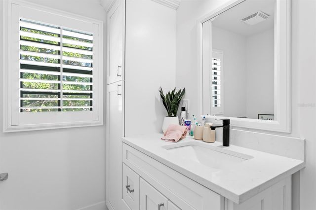 4911 W BAY WAY PLACE, Tampa, FL 33629