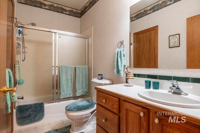 2555 E Quail Run Rd, Emmett, ID 83617