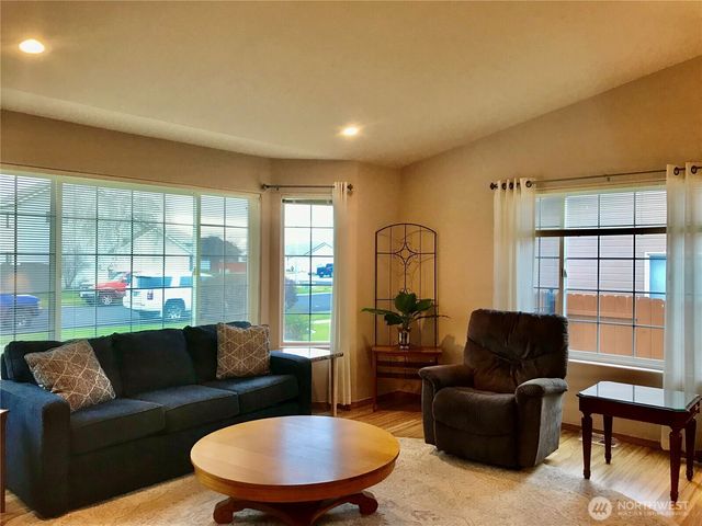 310 E Tanglewood Drive, Moses Lake, WA 98837