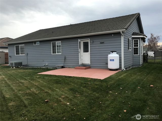 310 E Tanglewood Drive, Moses Lake, WA 98837