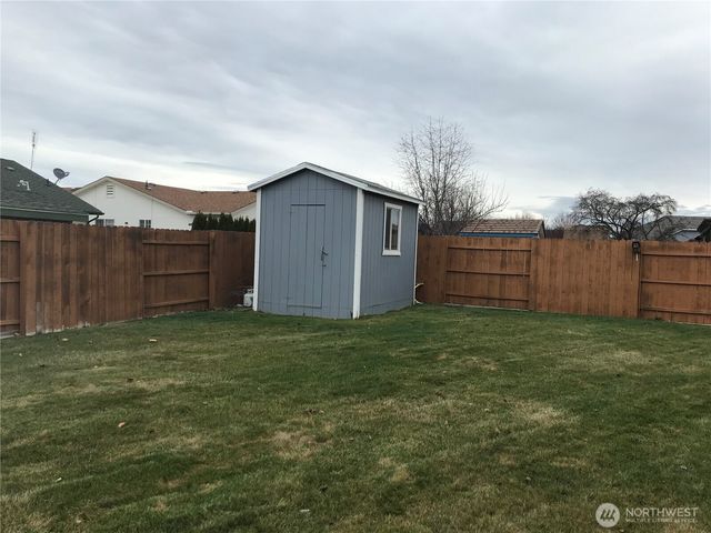 310 E Tanglewood Drive, Moses Lake, WA 98837