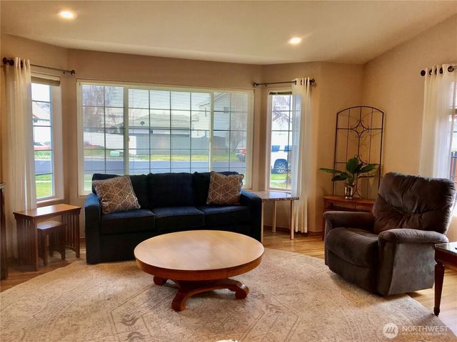 310 E Tanglewood Drive, Moses Lake, WA 98837
