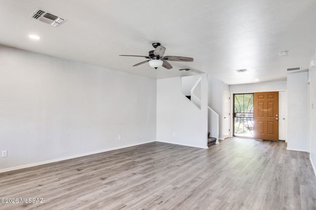 694 W Amber Sun Drive, Green Valley, AZ 85614