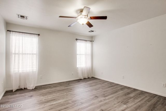 694 W Amber Sun Drive, Green Valley, AZ 85614