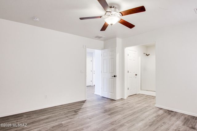 694 W Amber Sun Drive, Green Valley, AZ 85614