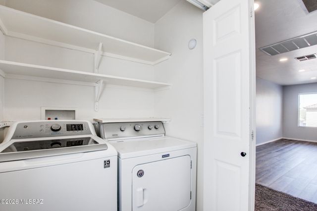 694 W Amber Sun Drive, Green Valley, AZ 85614