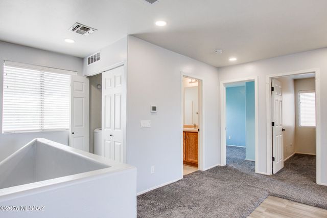 694 W Amber Sun Drive, Green Valley, AZ 85614