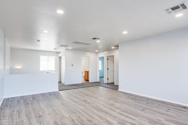 694 W Amber Sun Drive, Green Valley, AZ 85614