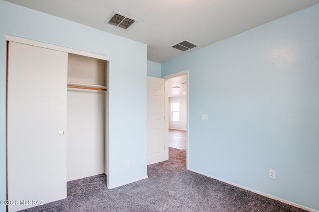 694 W Amber Sun Drive, Green Valley, AZ 85614