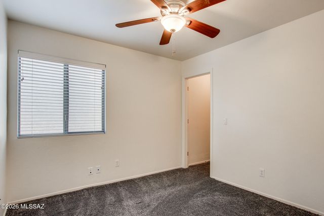 694 W Amber Sun Drive, Green Valley, AZ 85614