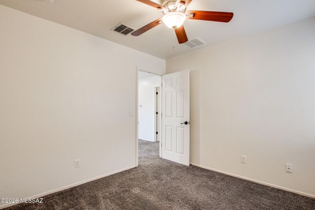 694 W Amber Sun Drive, Green Valley, AZ 85614