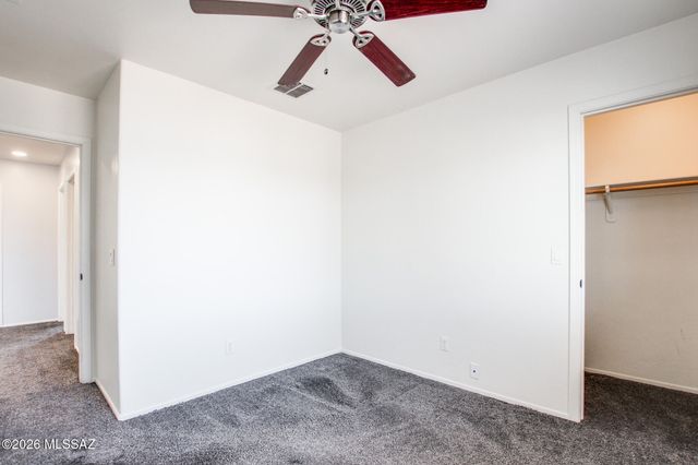 694 W Amber Sun Drive, Green Valley, AZ 85614