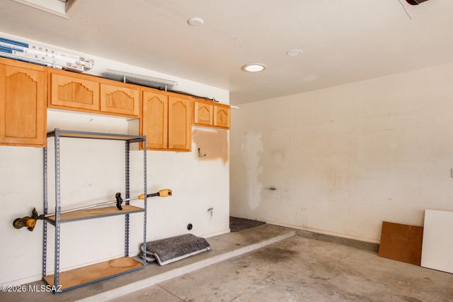 694 W Amber Sun Drive, Green Valley, AZ 85614