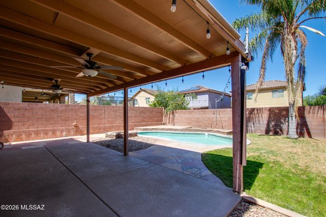 694 W Amber Sun Drive, Green Valley, AZ 85614