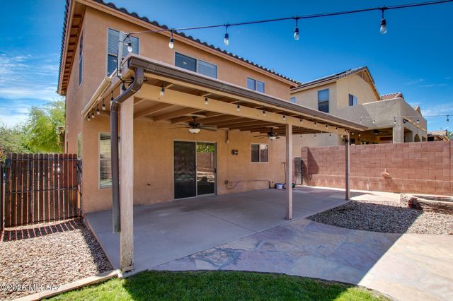 694 W Amber Sun Drive, Green Valley, AZ 85614