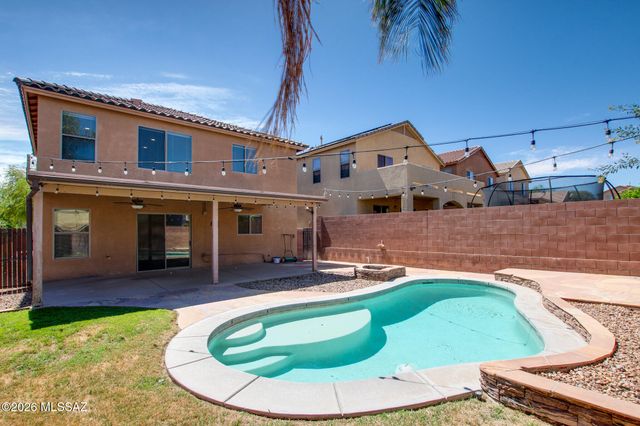 694 W Amber Sun Drive, Green Valley, AZ 85614