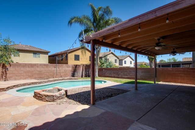 694 W Amber Sun Drive, Green Valley, AZ 85614