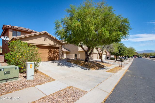 694 W Amber Sun Drive, Green Valley, AZ 85614