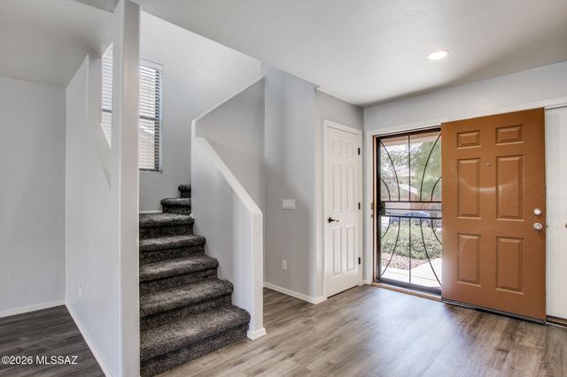 694 W Amber Sun Drive, Green Valley, AZ 85614