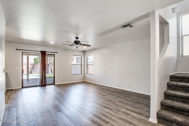 694 W Amber Sun Drive, Green Valley, AZ 85614