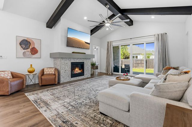 306 Bridge Water LOOP, Dripping Springs, TX 78620