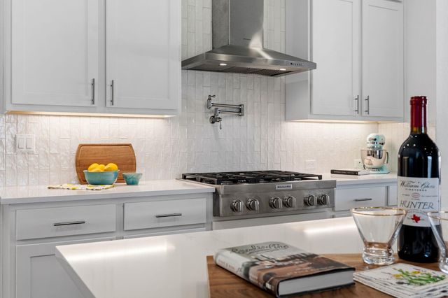 306 Bridge Water LOOP, Dripping Springs, TX 78620