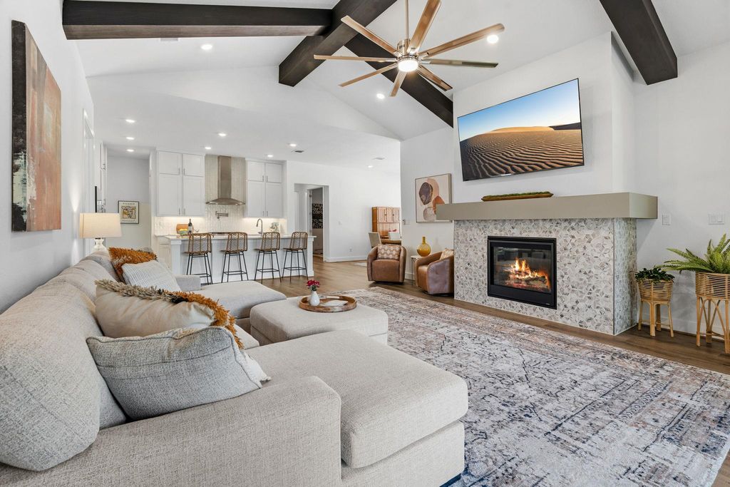 306 Bridge Water LOOP, Dripping Springs, TX 78620