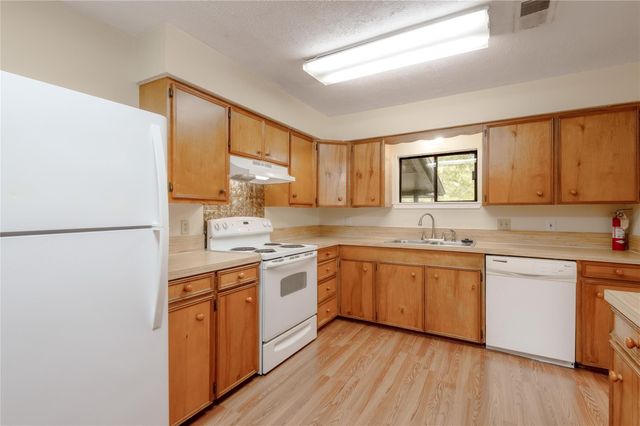 138 Summer Place B, Huntsville, TX 77340