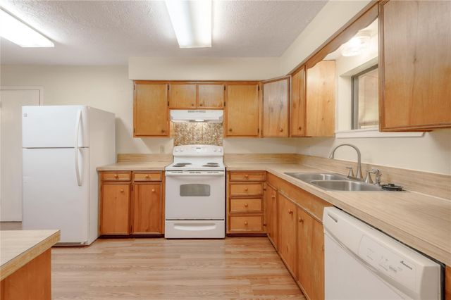 138 Summer Place B, Huntsville, TX 77340