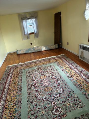 933 Maple Lane, East Meadow, NY 11554