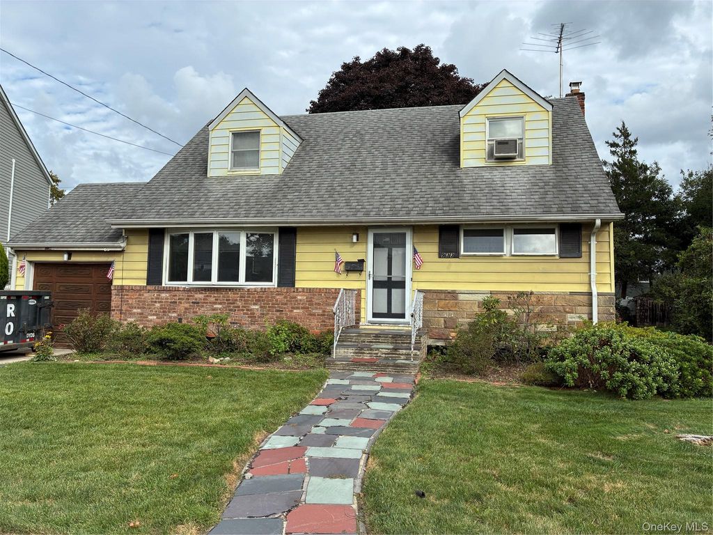 933 Maple Lane, East Meadow, NY 11554