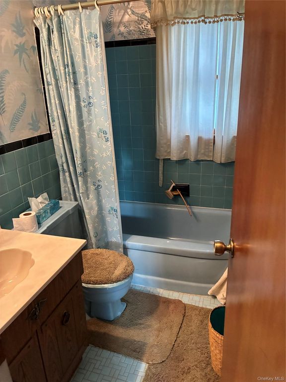 933 Maple Lane, East Meadow, NY 11554 — photo 4