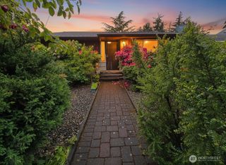 9651 21st Avenue SW, Seattle, WA 98106