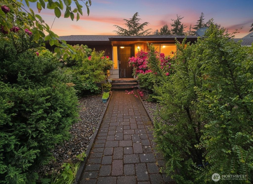 9651 21st Avenue SW, Seattle, WA 98106