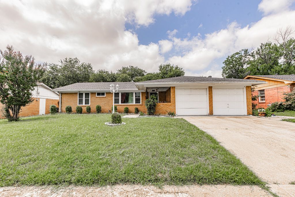 1428 Cloverdale Drive, Fort Worth, TX 76134