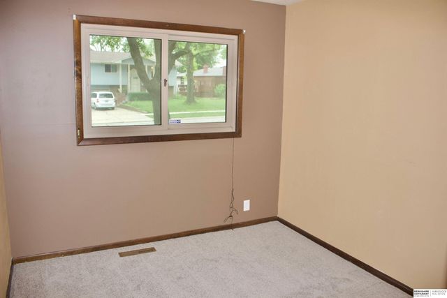 717 Smoky Hill Road, Lincoln, NE 68520