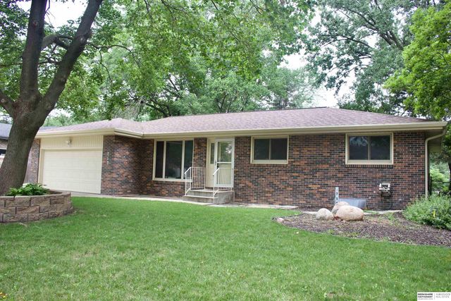 717 Smoky Hill Road, Lincoln, NE 68520