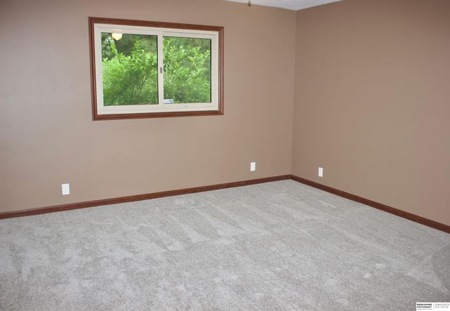 717 Smoky Hill Road, Lincoln, NE 68520