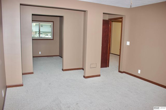717 Smoky Hill Road, Lincoln, NE 68520