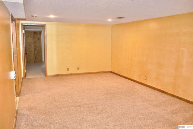 717 Smoky Hill Road, Lincoln, NE 68520
