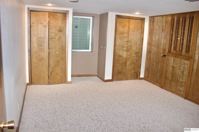717 Smoky Hill Road, Lincoln, NE 68520