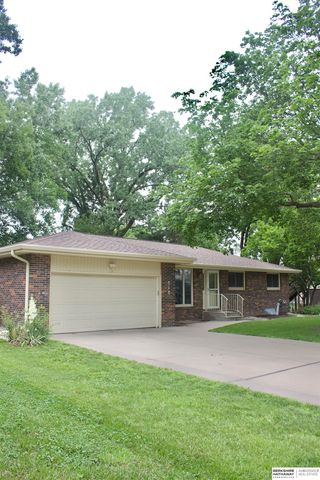 717 Smoky Hill Road, Lincoln, NE 68520