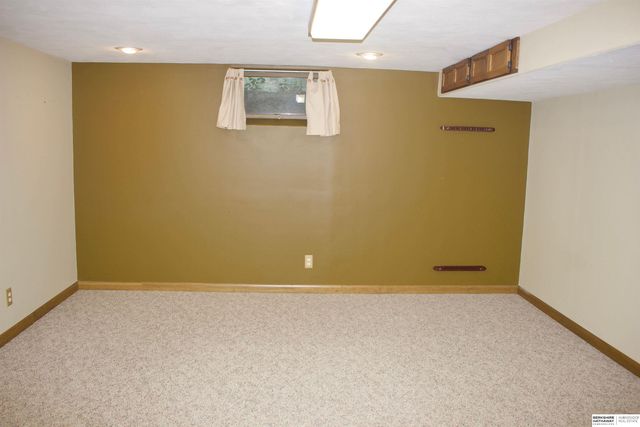 717 Smoky Hill Road, Lincoln, NE 68520
