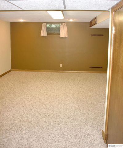 717 Smoky Hill Road, Lincoln, NE 68520