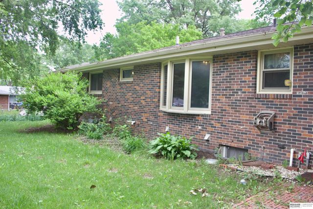 717 Smoky Hill Road, Lincoln, NE 68520