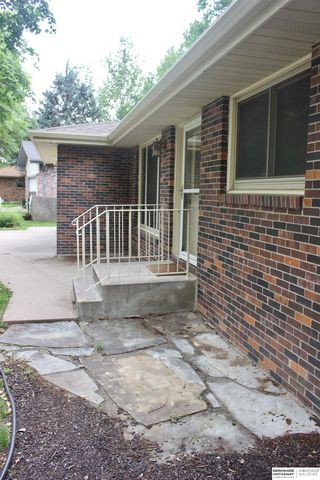 717 Smoky Hill Road, Lincoln, NE 68520