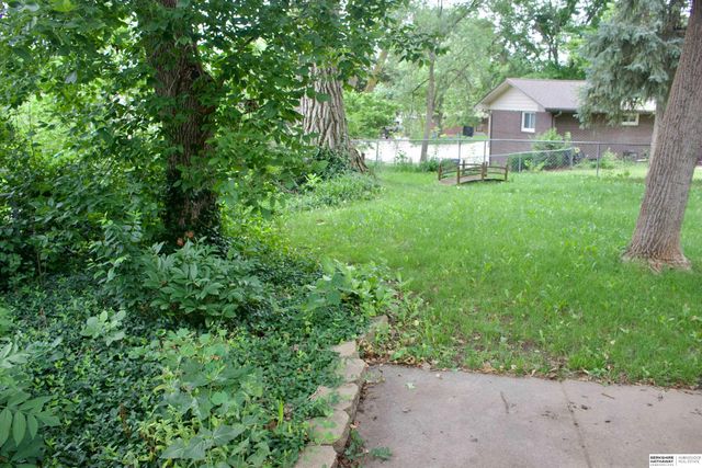 717 Smoky Hill Road, Lincoln, NE 68520
