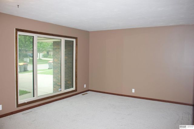 717 Smoky Hill Road, Lincoln, NE 68520